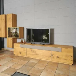 Wöstmann Wohnwände & Tv-Lowboards|Wohnwand Sineo Europäische Wildeiche Bohleneiche Gebürstet Mit Beleuchtung Und Mattglas-Akzent