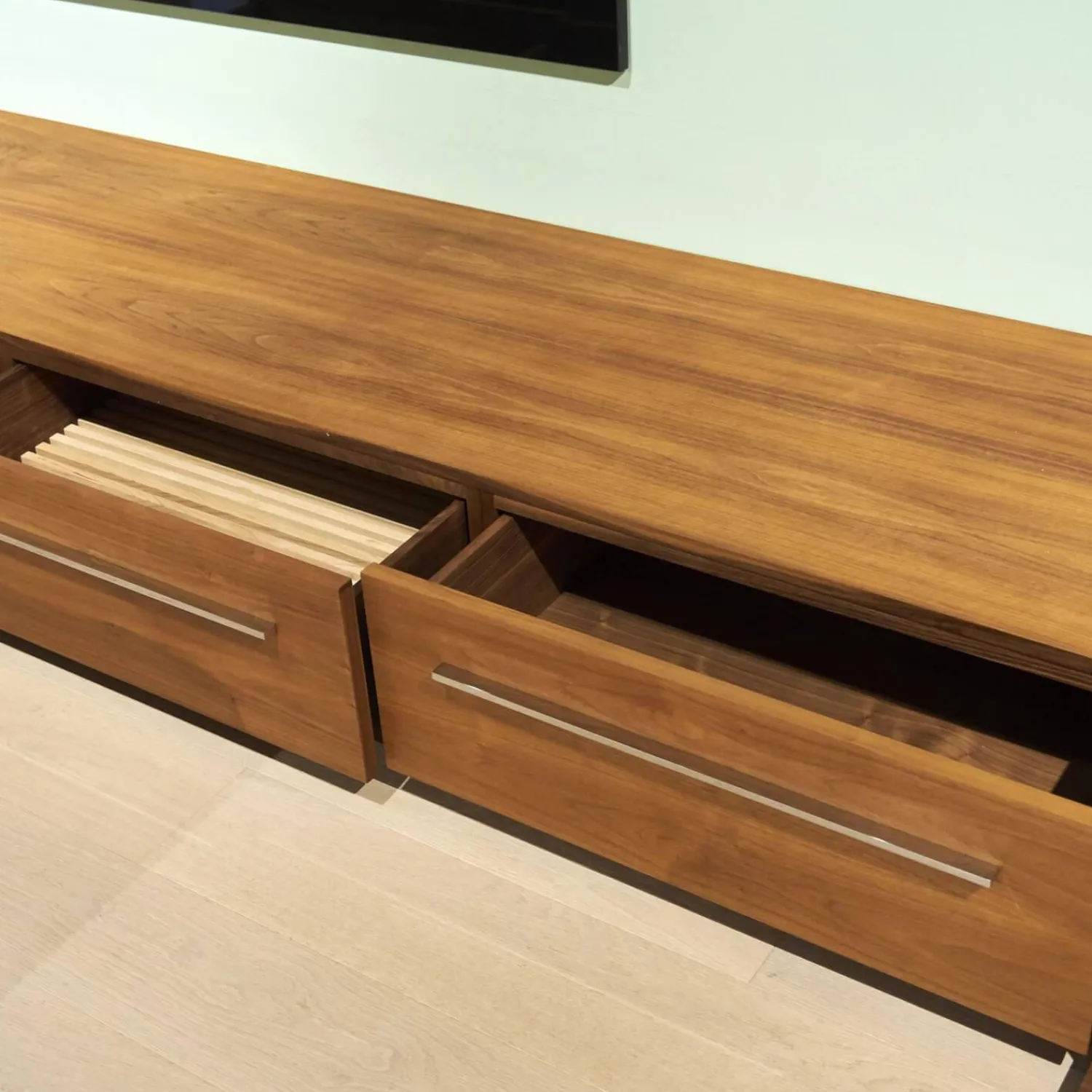 Riva1920 Wohnwände & Tv-Lowboards|Wohnwand Sipario Nussbaum Geölt mit Kabeldurchlass