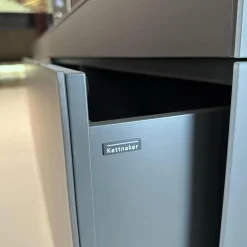 Kettnaker Wohnwände & Tv-Lowboards|Wohnwand Soma Lack Und Glas Graphit Matt Grau Mit Paneelsystem Nussbaum Massivoptik Und Beleuchtung