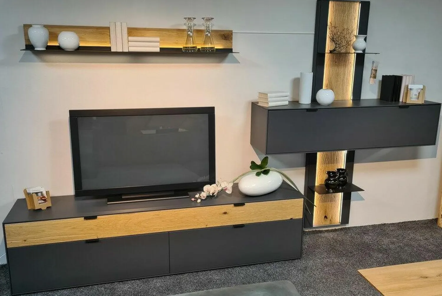 Natura Wohnwände & Tv-Lowboards|Wohnwand Tucson Front Und Korpus Lack Graphitgrau Grau Akzent Spalteiche Mit Beleuchtung