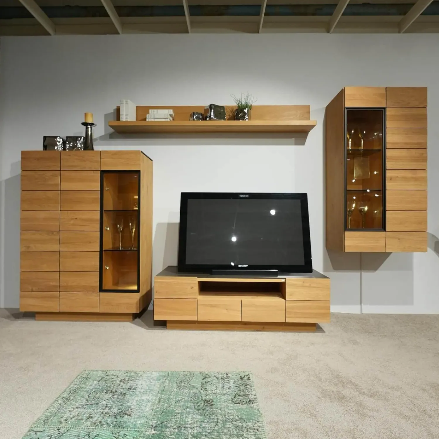 Voglauer Wohnwände & Tv-Lowboards|Wohnwand V Montana Wildeiche Geölt Glasrückwand Optiwhite Weiß Mit Beleuchtung Inklusive 2 Vitrinen