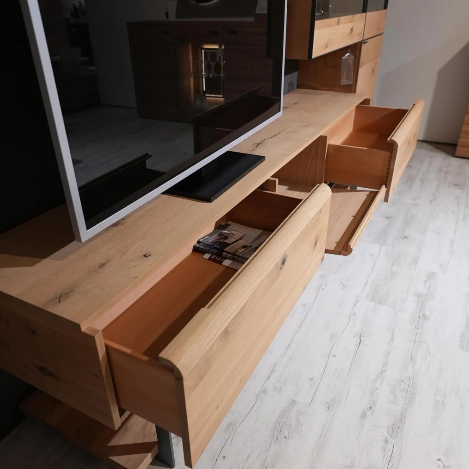 Voglauer Wohnwände & Tv-Lowboards|Wohnwand Vcuben Living Set Wildeiche Rustico Schwarz Inklusive LED-Beleuchtung