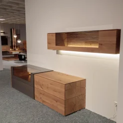 Hartmann Wohnwände & Tv-Lowboards|Wohnwand Vera 7210W Kerneiche Umato Massiv Oberfläche Sägegrau Gebürstet Lackiert Applikation Metall Titan Mit Beleuchtung