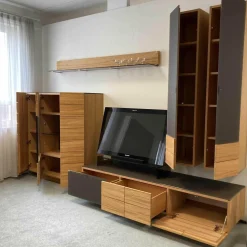 Voglauer Wohnwände & Tv-Lowboards|Wohnwand V-Montana Kernbuche mit Glasfronten Montegrau