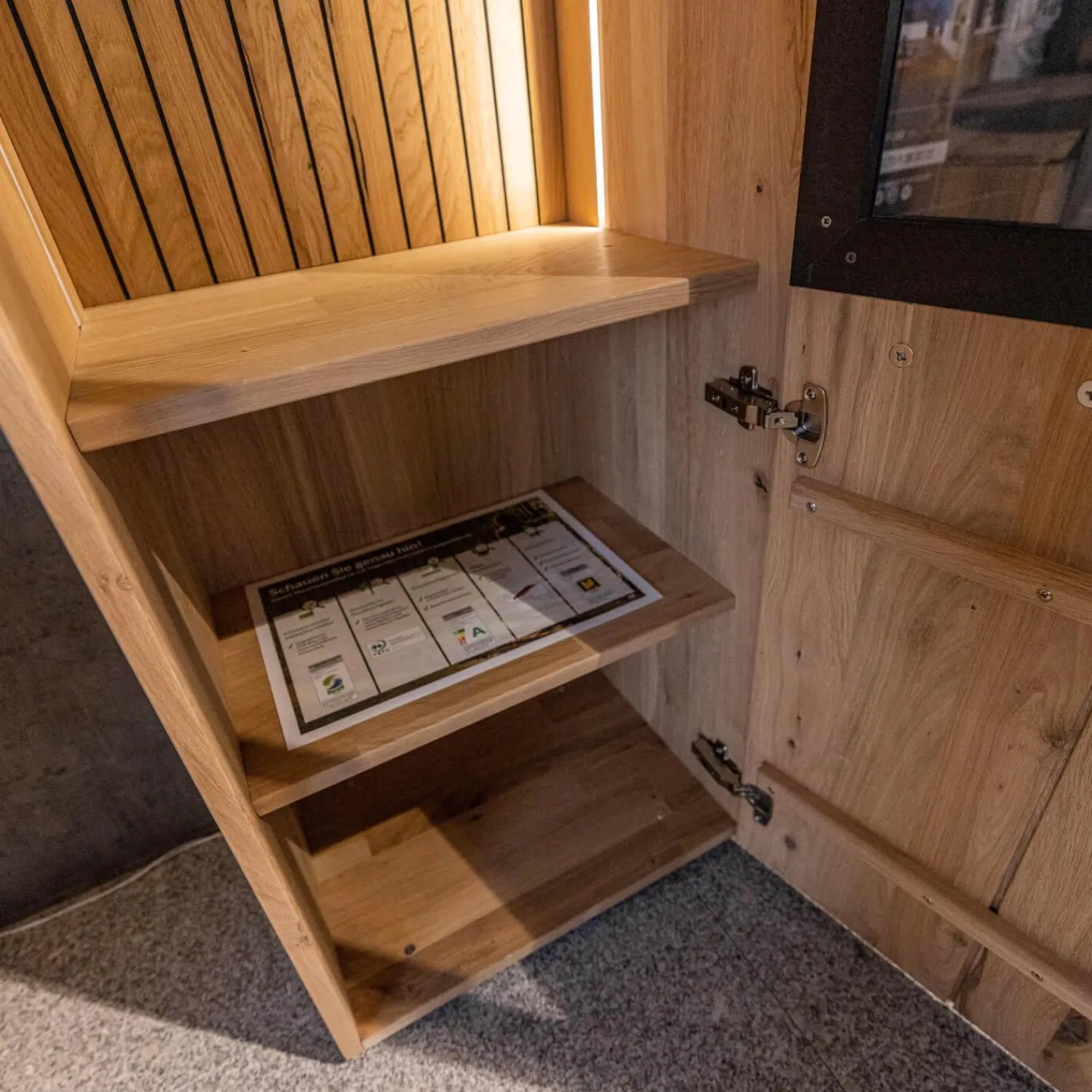 WK Wohnen Wohnwände & Tv-Lowboards|Wohnwand WK 490 Baristo Asteiche Bianco Rillenoptik Glas Anthrazit Inklusive LED Beleuchtung