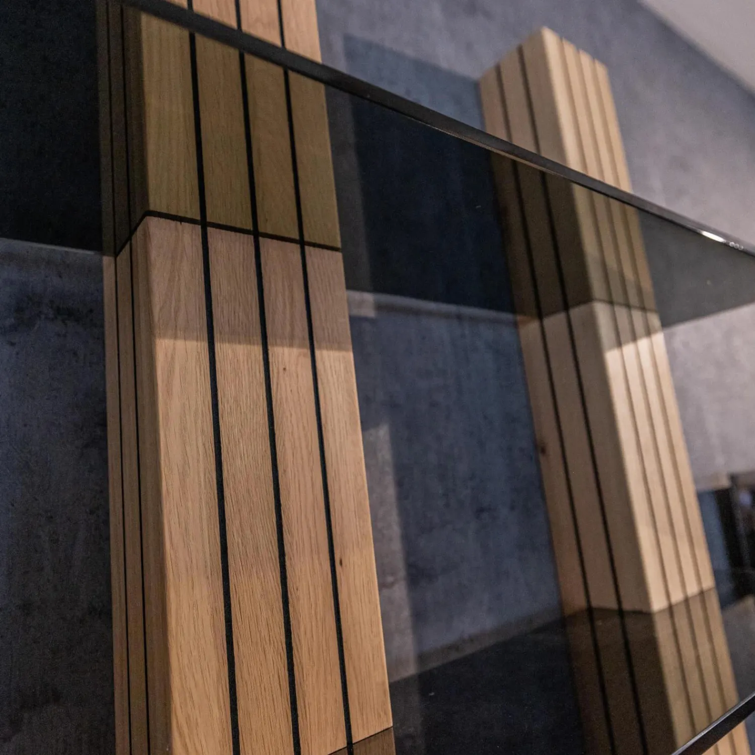 WK Wohnen Wohnwände & Tv-Lowboards|Wohnwand WK 490 Baristo Asteiche Bianco Rillenoptik Glas Anthrazit Inklusive LED Beleuchtung