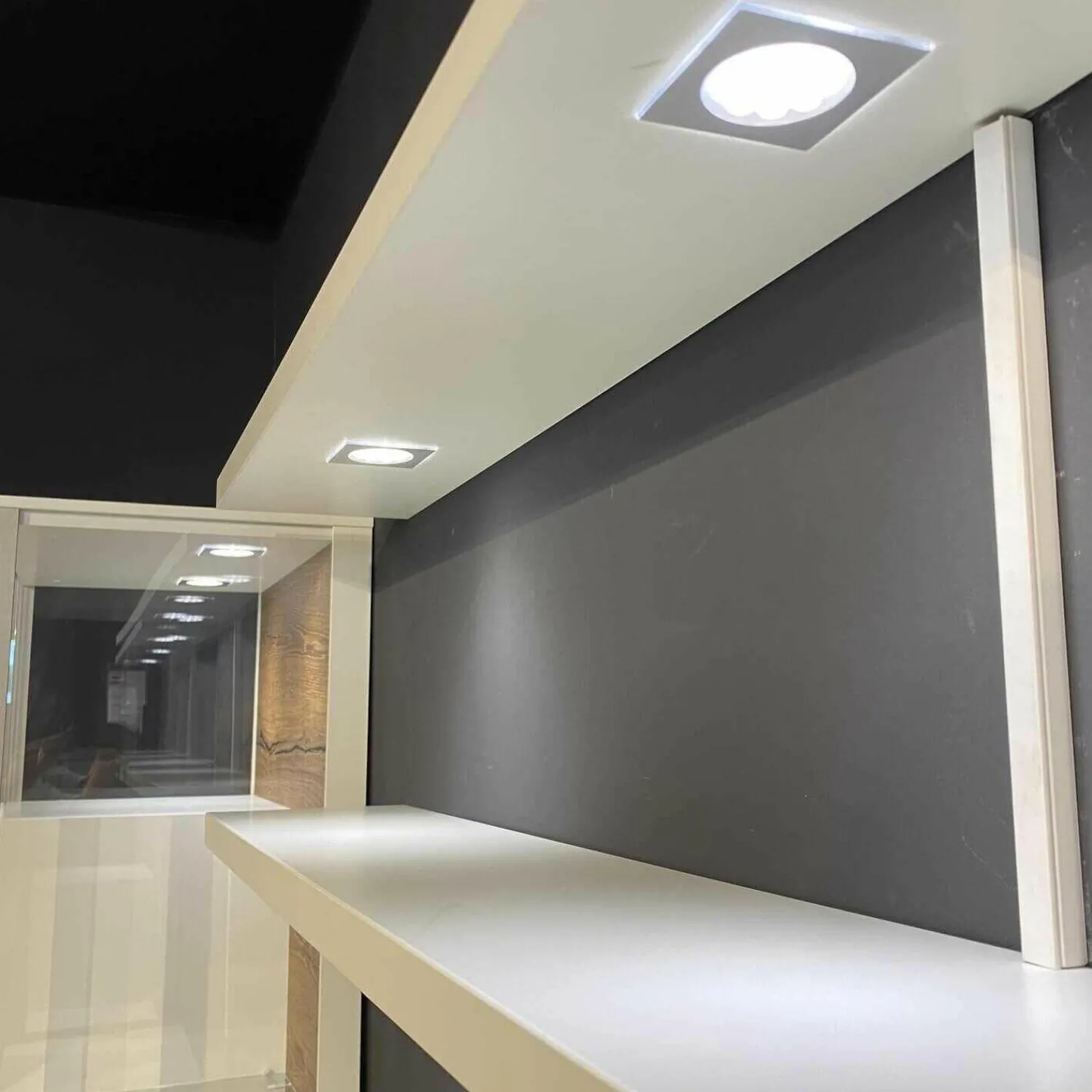 Venjakob Wohnwände & Tv-Lowboards|Wohnwand-Vitrinen Kombination Sentino Weiß Matt Rückwand in Anziano Eiche