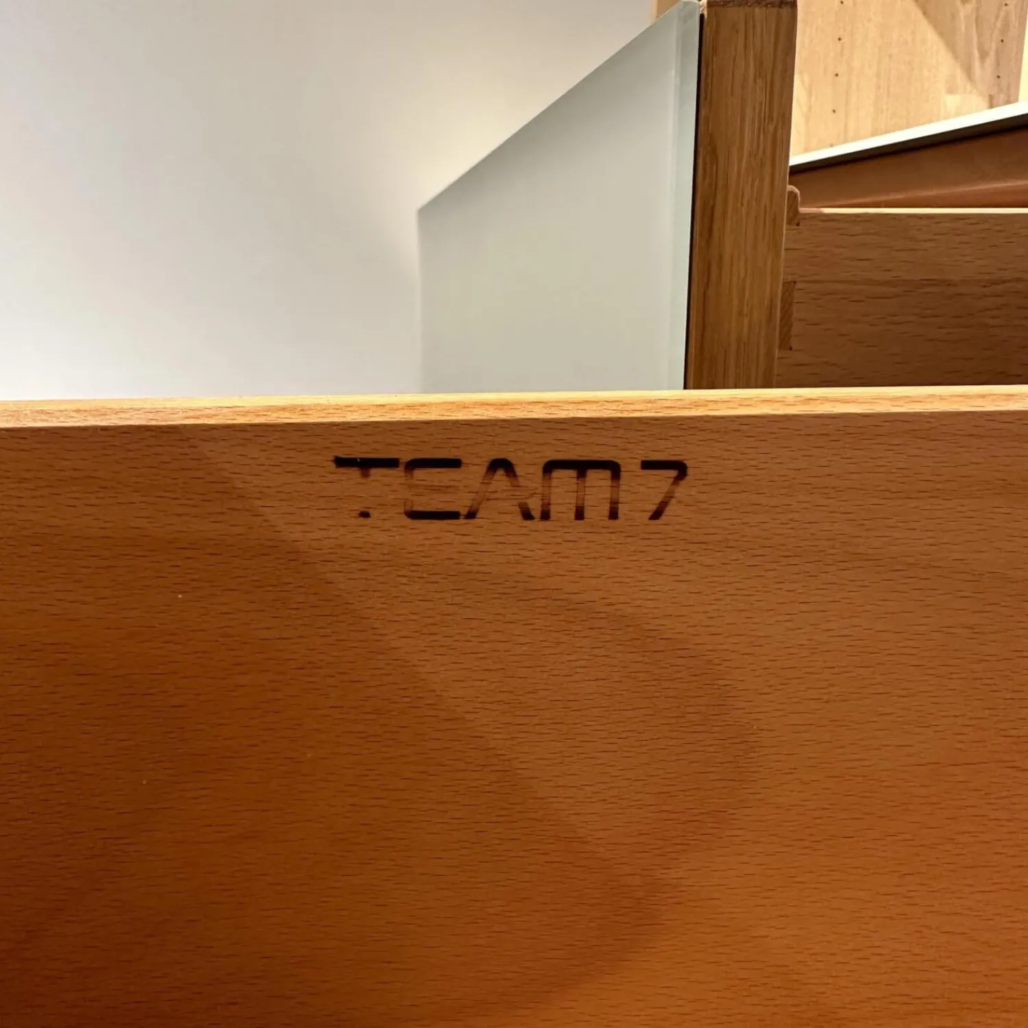 Team 7 Wohnwände & Tv-Lowboards|Wohwand In Eiche Weiß Geölt Fronten Glas Pearl Matt Innen Buche Mit Zwei Schubkästen Und Einer Klappe