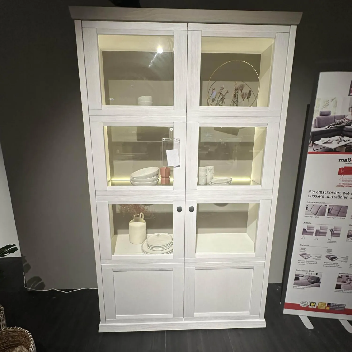 Wöstmann Vitrinen & Highboards|Zeilenschrank WM Casa 220 Pinie Massiv Weiß Soft Gebürstet Mit LED Beleuchtung